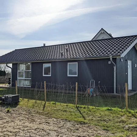 Lille Traehus Holiday home